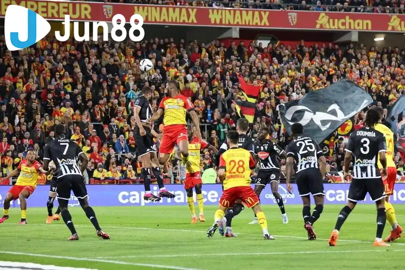 Đội khách mạnh hơn