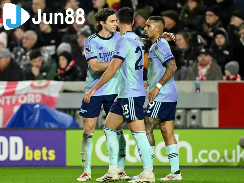 Trận đấu giữa Arsenal và Brentford (Ảnh: Eurosport)